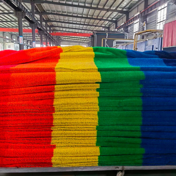 leverand&oslash;r af farvet kunstgr&aelig;s