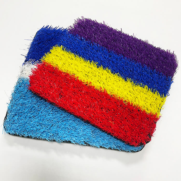 Pred&aacute;m d&uacute;hov&uacute; umel&uacute; tr&aacute;vu