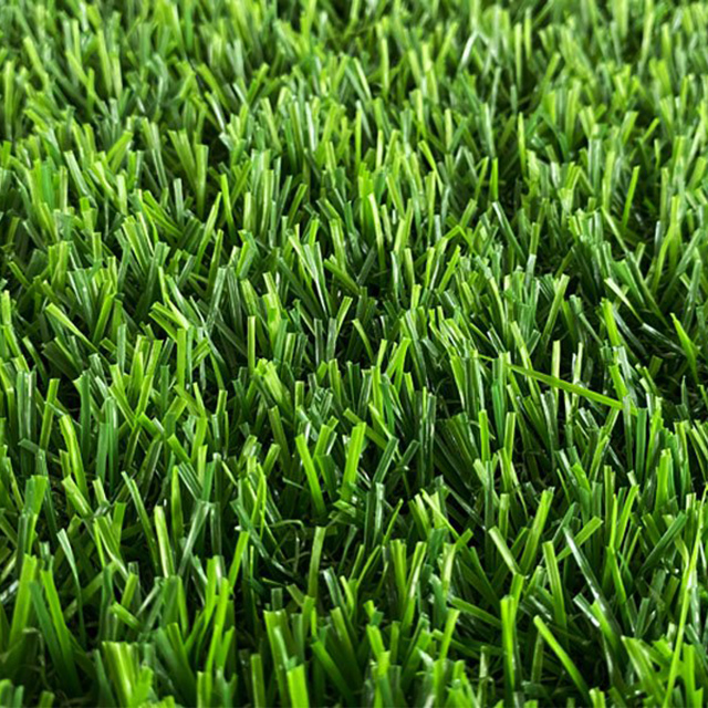 rollo de c&eacute;sped artificial al aire libre