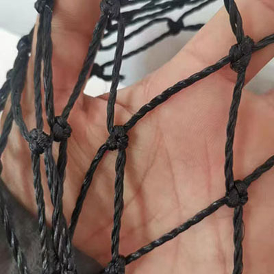 Lưới chắn s&acirc;n b&oacute;ng đ&aacute;