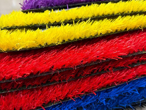 C&eacute;sped artificial sint&eacute;tico rojo amarillo azul 20mm 25mm.jpg