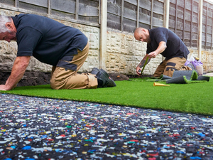 Tapis d'ext&eacute;rieur en gazon synth&eacute;tique Co&ucirc;ts d'installation.jpg